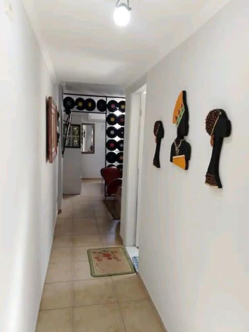Inteiro Com Ar Condicionado *