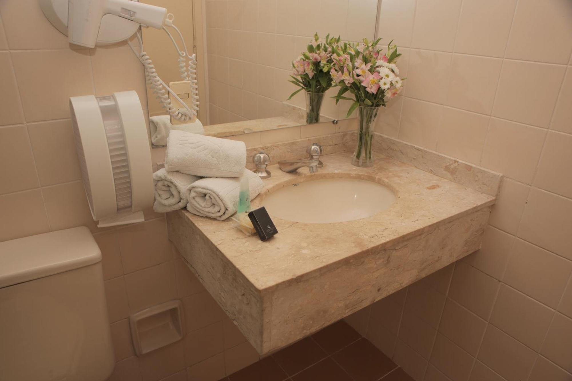 London Class Apartment *
