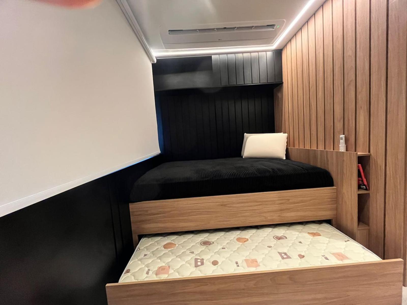 210 - Luxurious & Stylish Fot Up To 4 Guests *