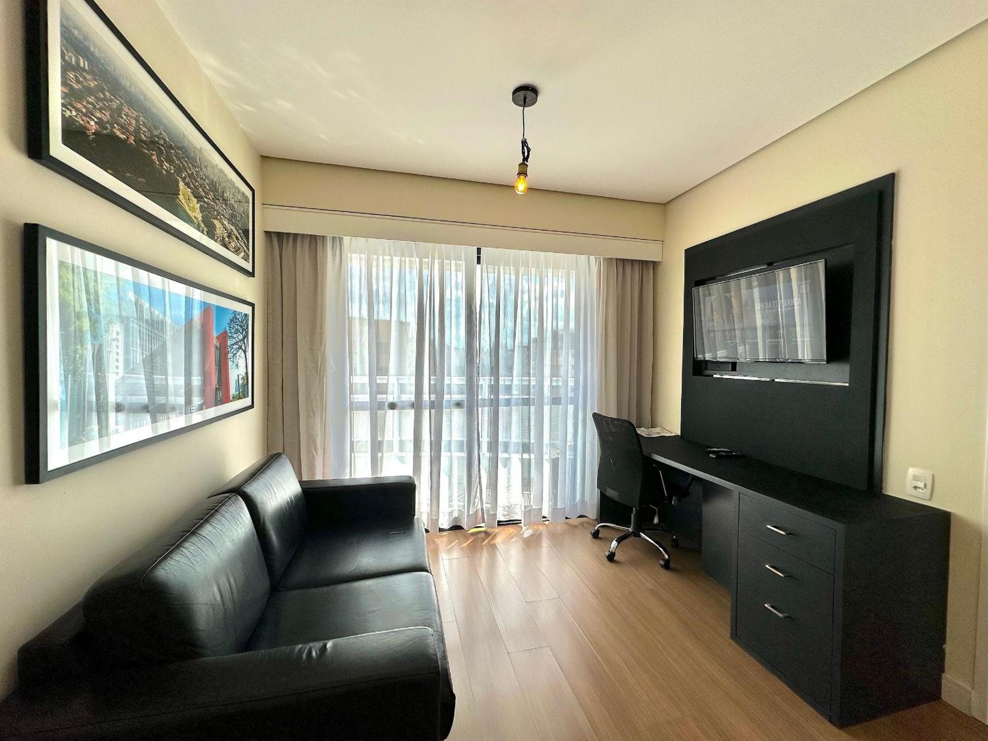 The Palace Tv Giratoria Limpeza Diaria Uh1303