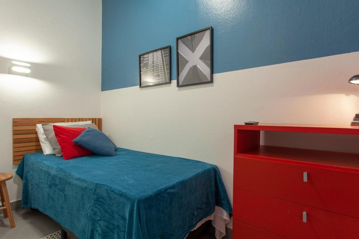 Apartamento 2 Dorm Em Um Predio Charmoso Da Decada De 1950