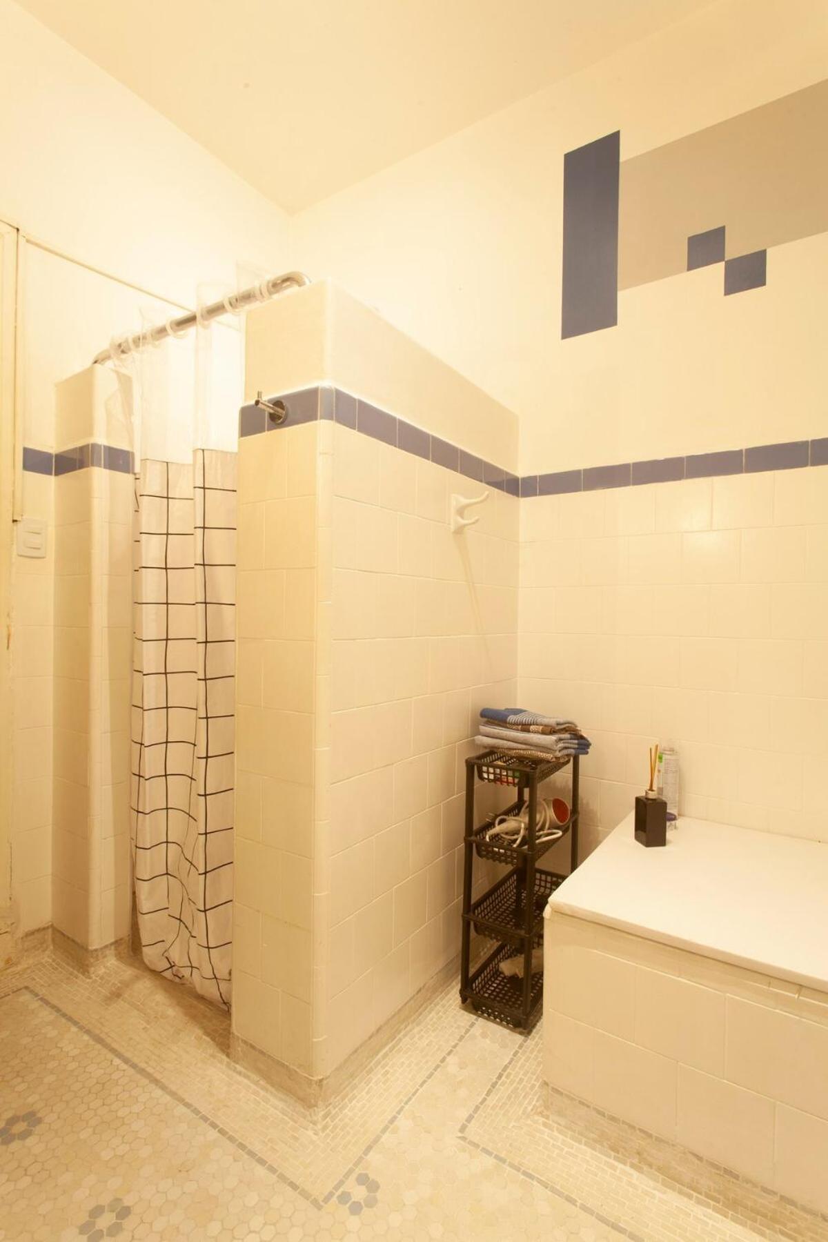 Apartamento 2 Dorm Em Um Predio Charmoso Da Decada De 1950
