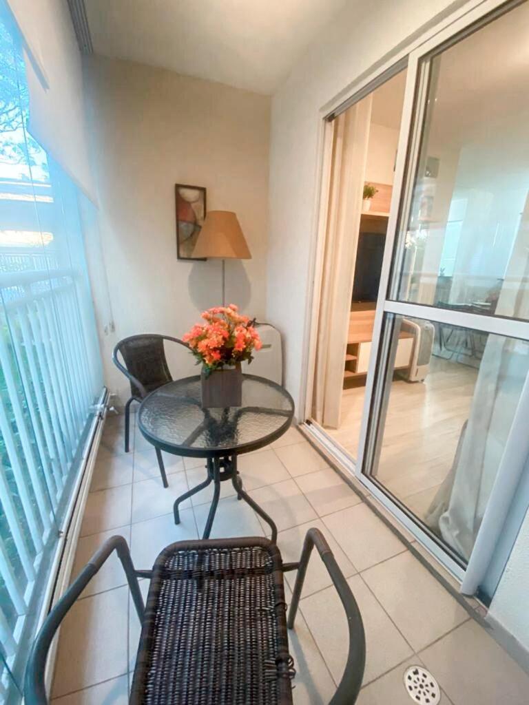 Apto Ate 6 Pessoas, Proximo Expo Center Norte Com Estacionamento Apartamento