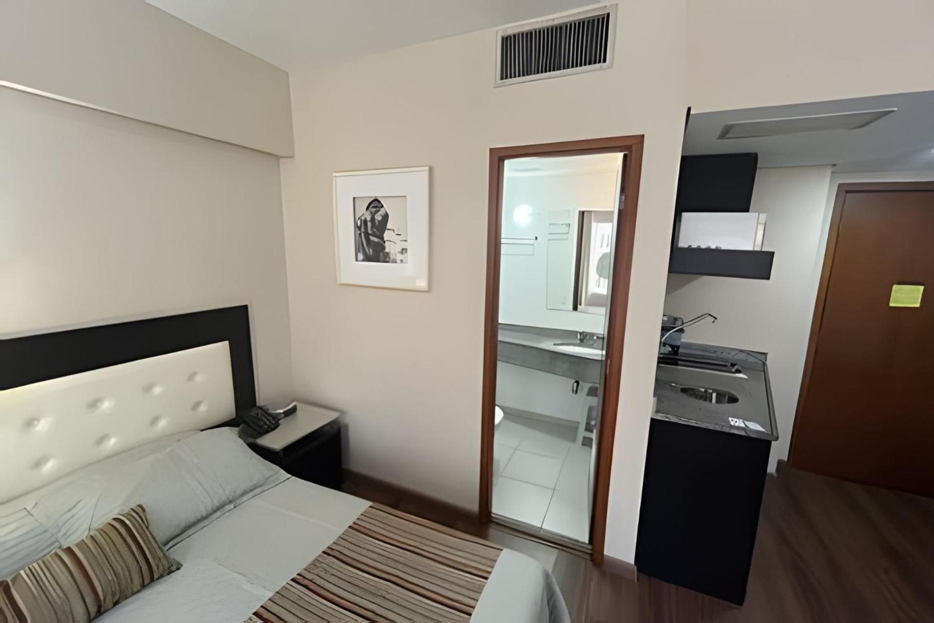 Flat R. Maestro Cardim Benef Portuguesa São Paulo
