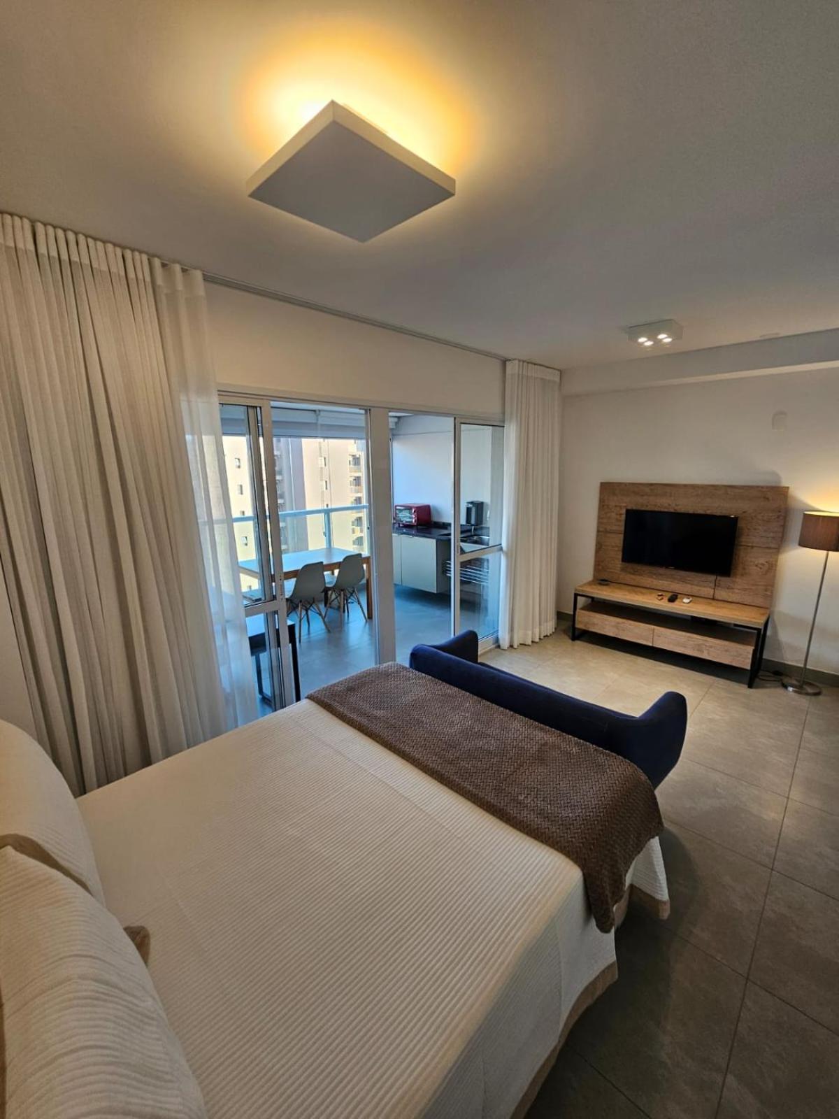 Apartamento Espacoso Com Varanda - Brooklin
