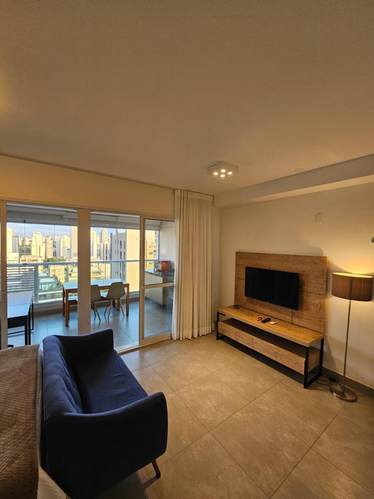 Apartamento Espacoso Com Varanda - Brooklin São Paulo