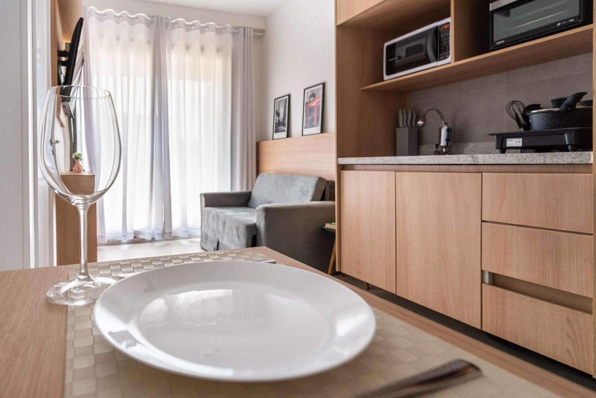 Premium Campo Belo, Fast Wi-fi , Wide, Illuminated Apartment *