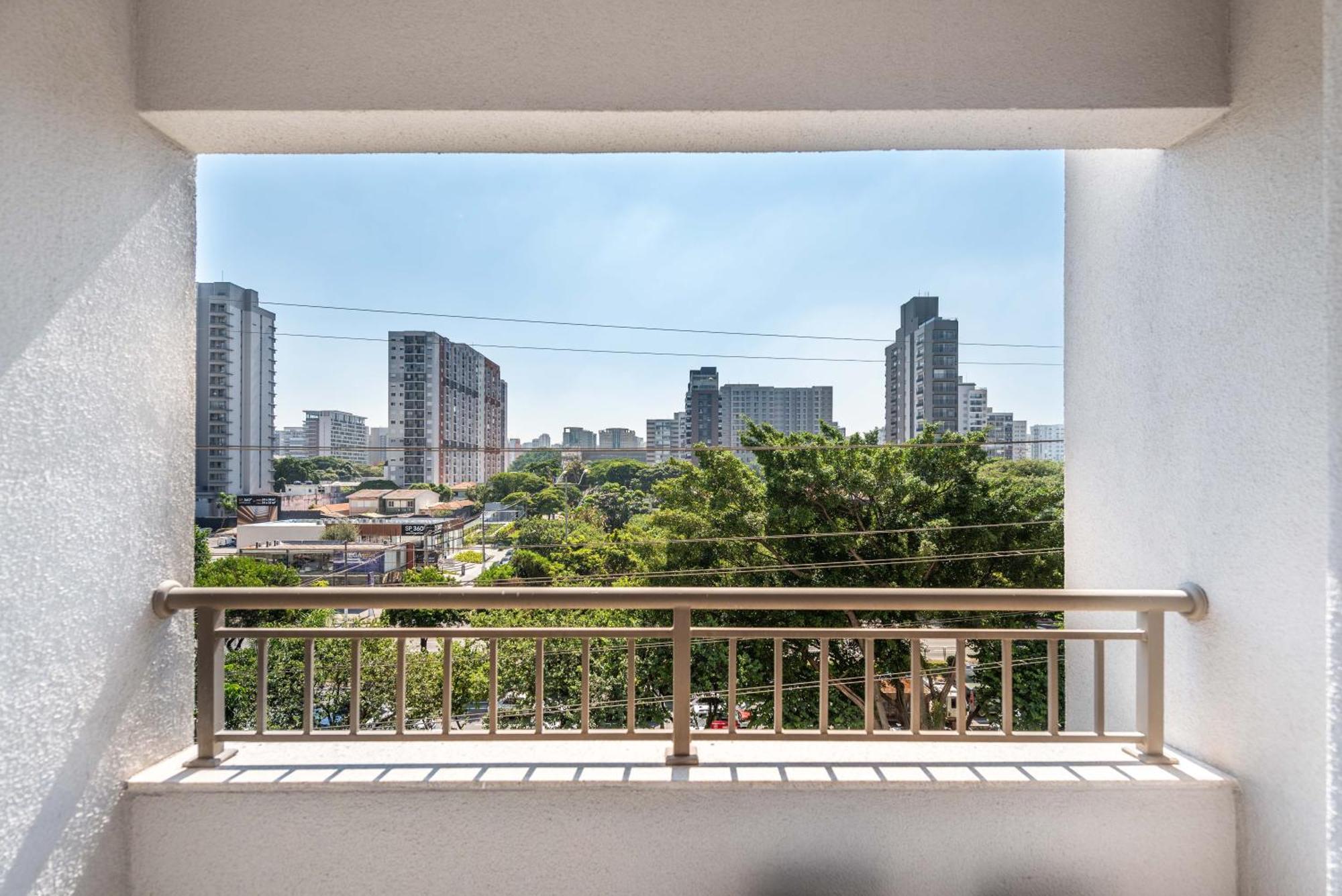 Premium Campo Belo, Fast Wi-fi , Wide, Illuminated Apartment *