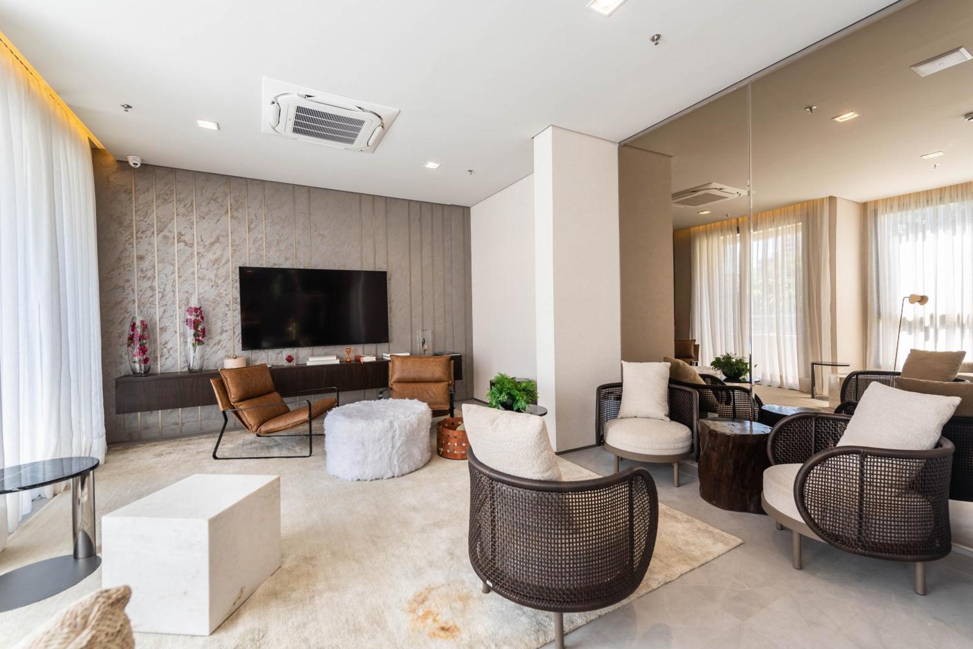 Premium Campo Belo, Fast Wi-fi , Wide, Illuminated Apartment *