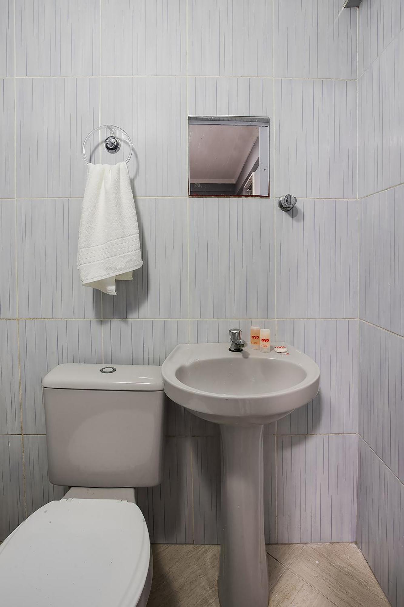 Oyo Boneville, Hotel 4*