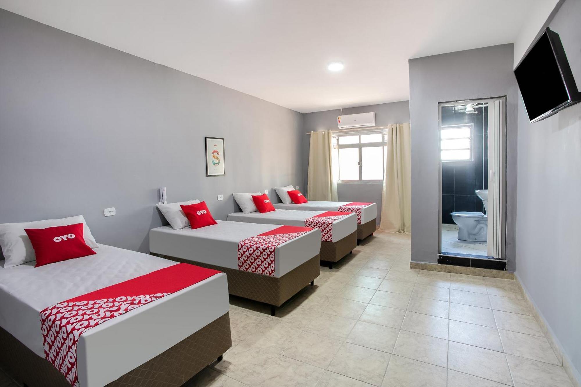 Hotel Oyo Boneville, 4*