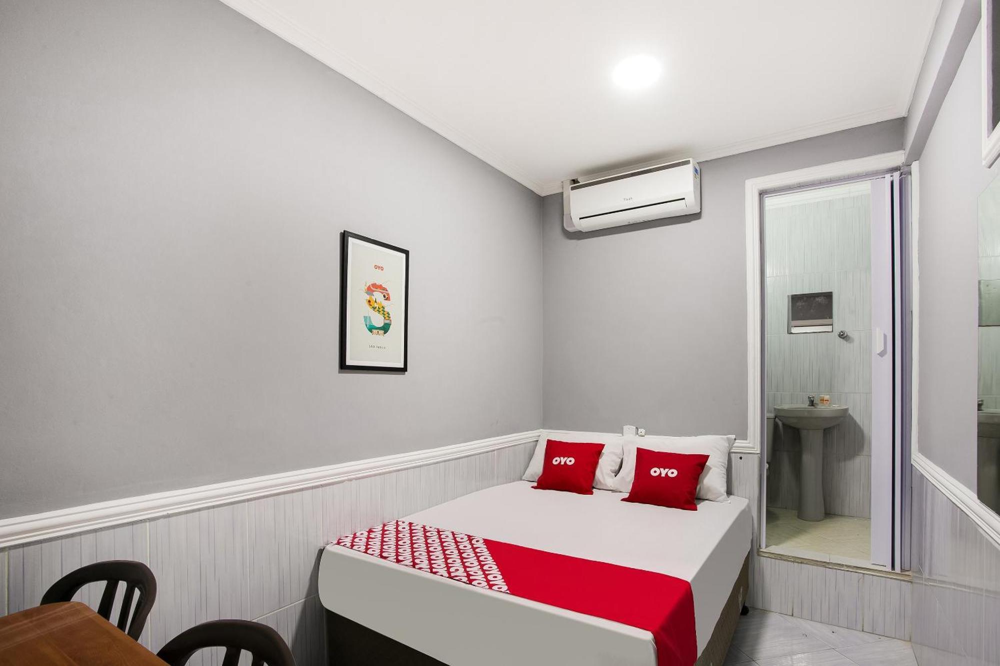 Oyo Boneville, Hotel