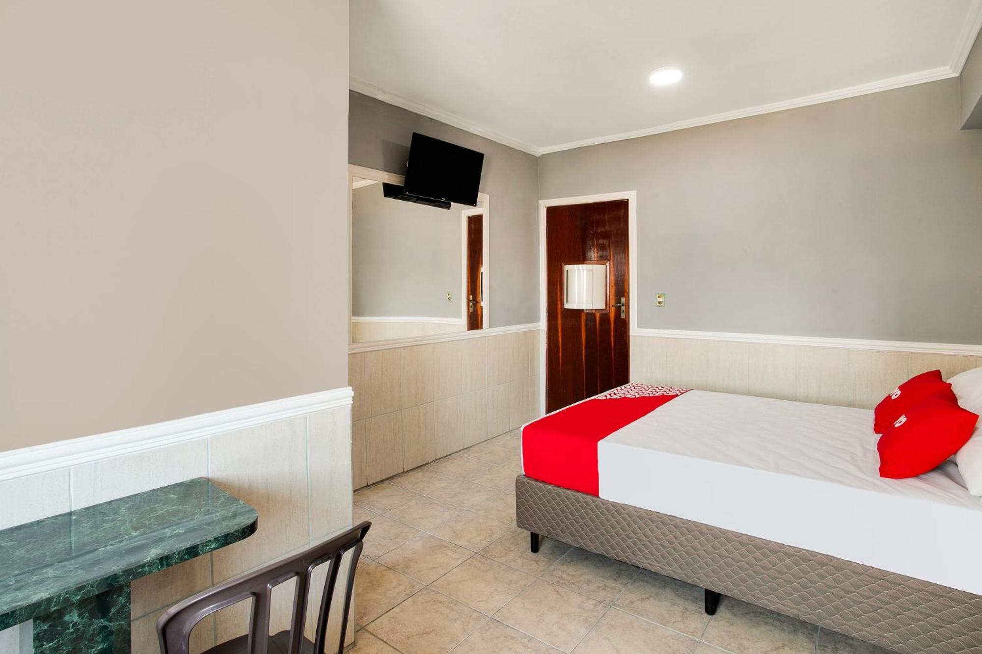 Oyo Boneville, Hotel 4*