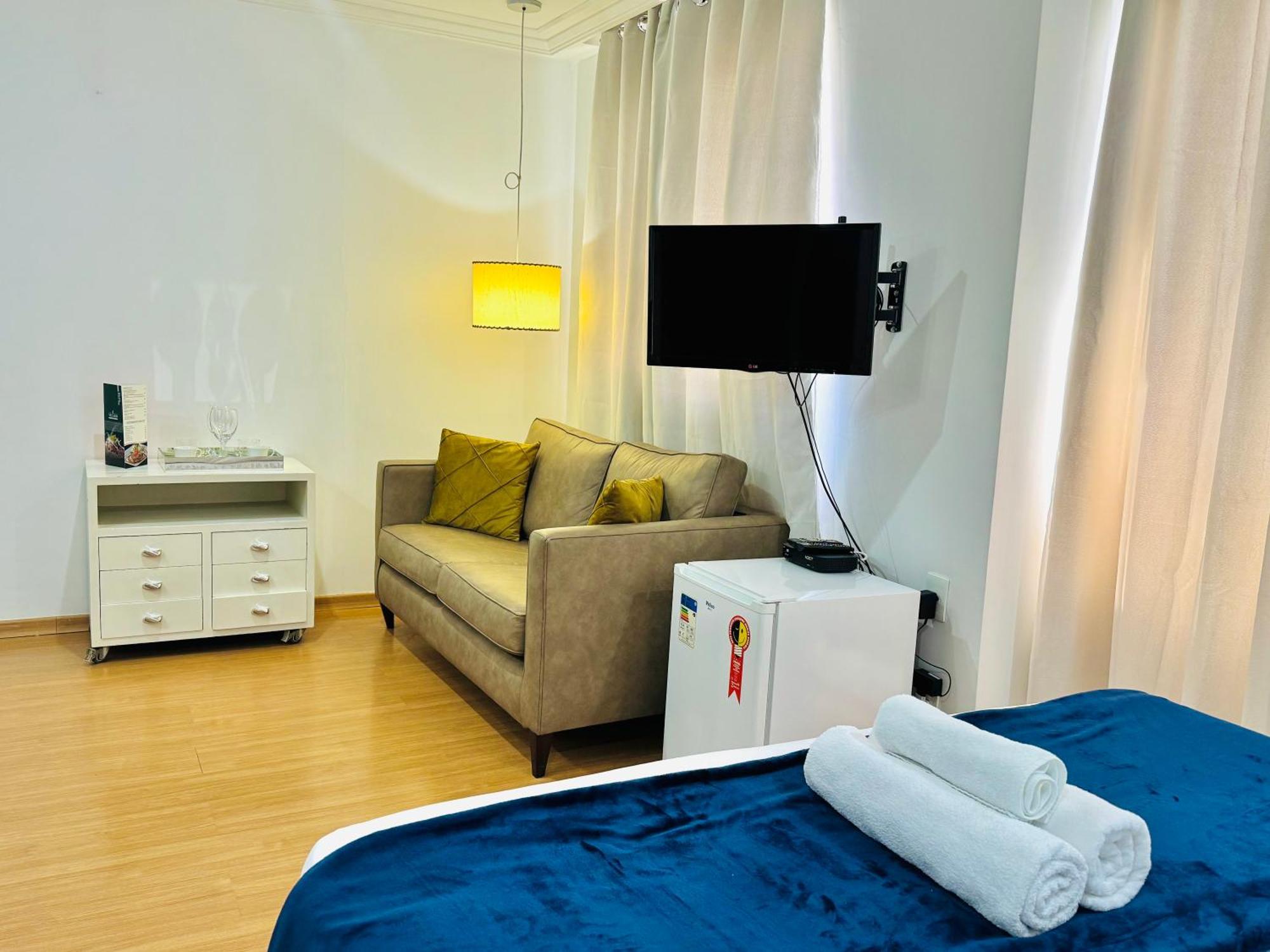- Avenida Paulista Hotel 4*