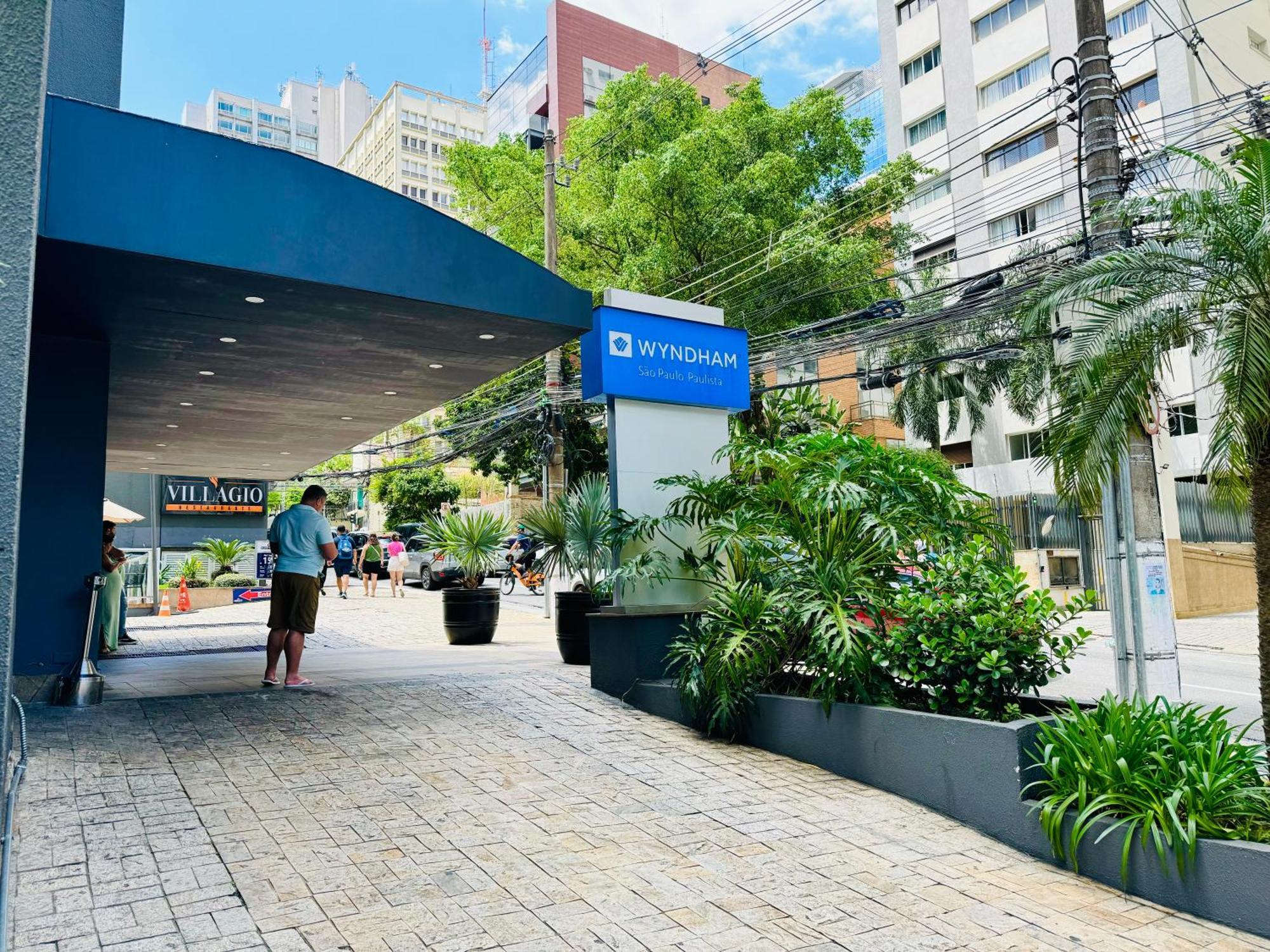 - Avenida Paulista 4* São Paulo