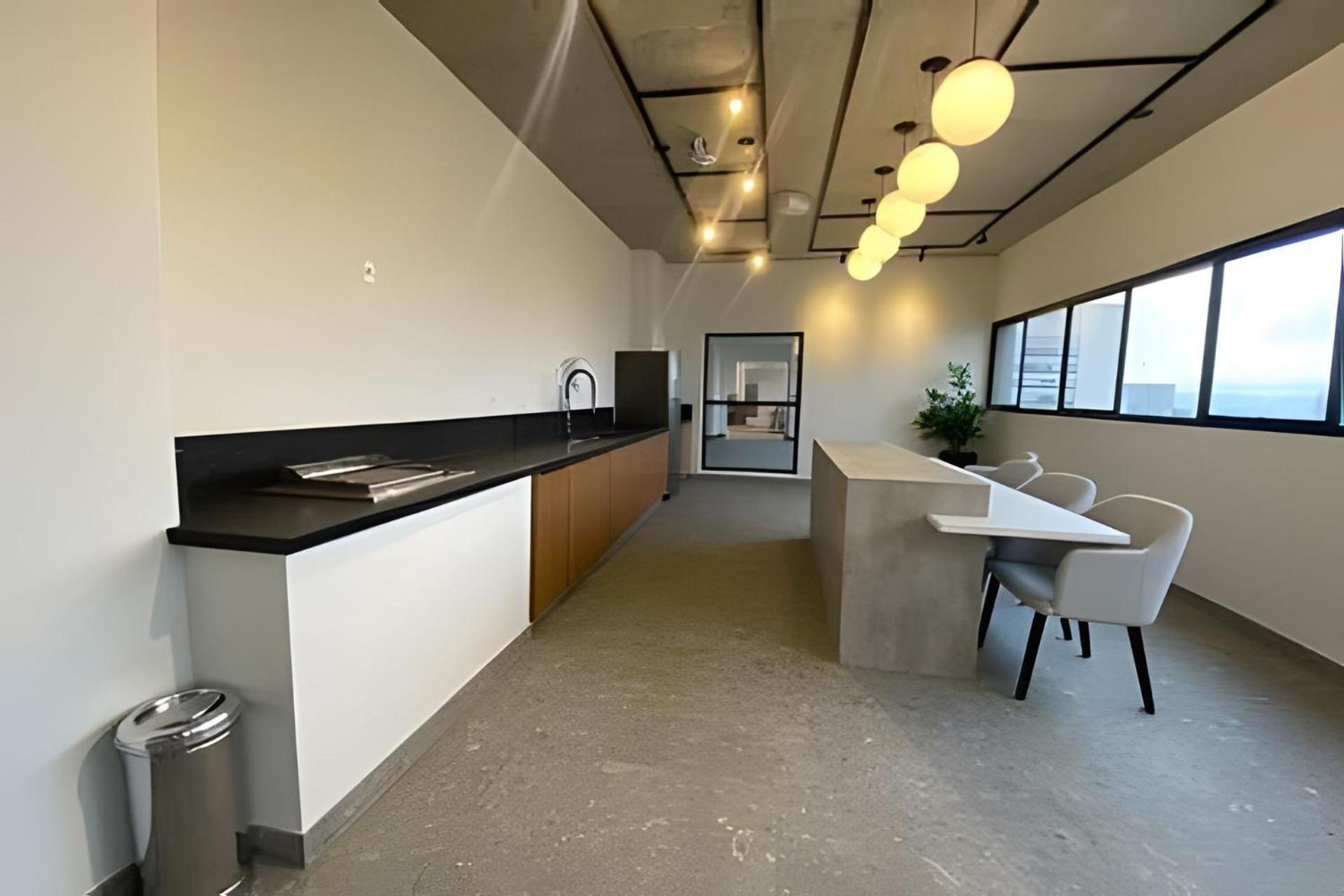 Apartamento Com Sacada / Paulista / Sirio Libanes *