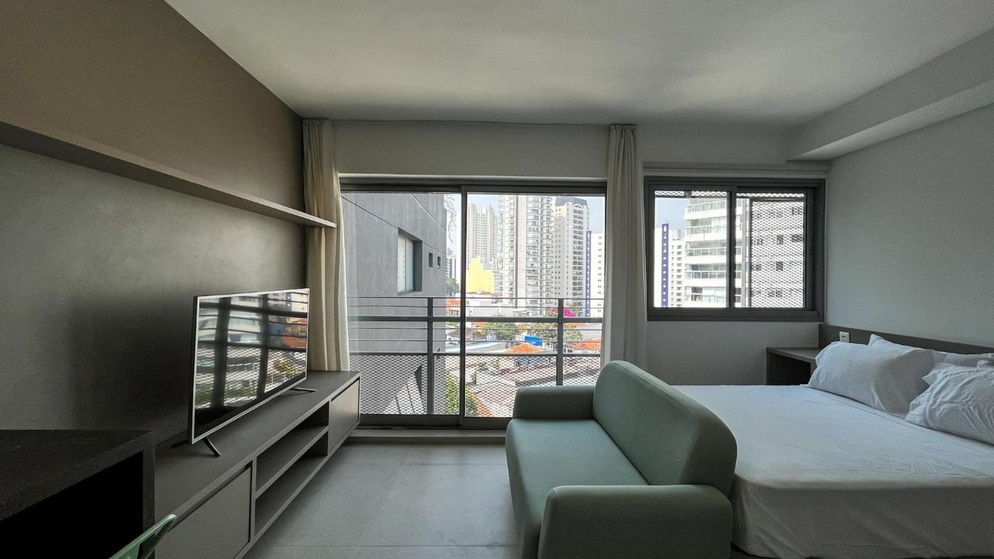 Em Pinheiros Com Piscina E Academia - Pg712 * São Paulo