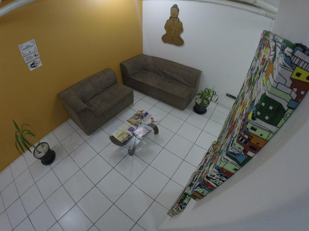 State - Em Frente Ao Metro Albergue