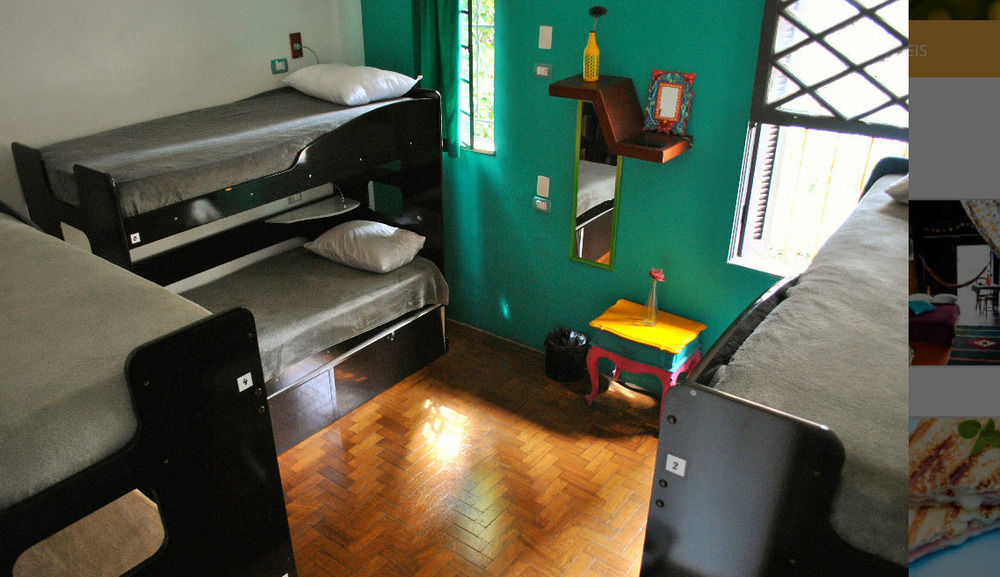 Uvaia Hostel *