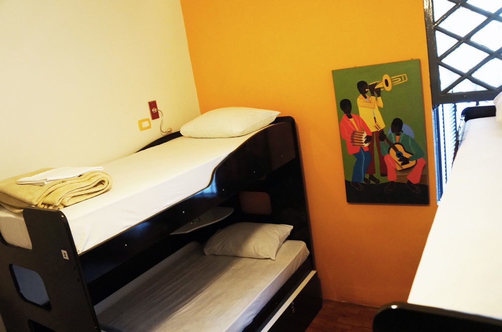 Uvaia Hostel *