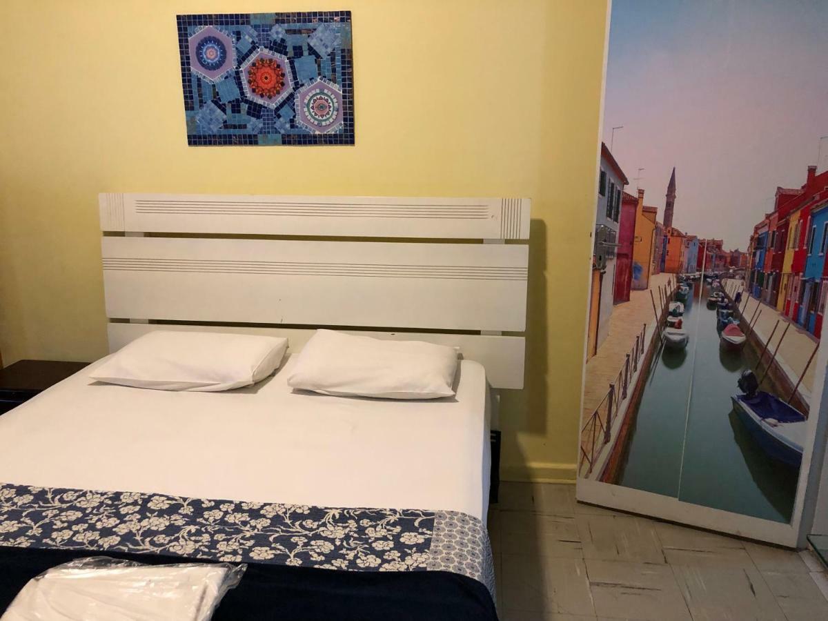 Aurea Hostel *