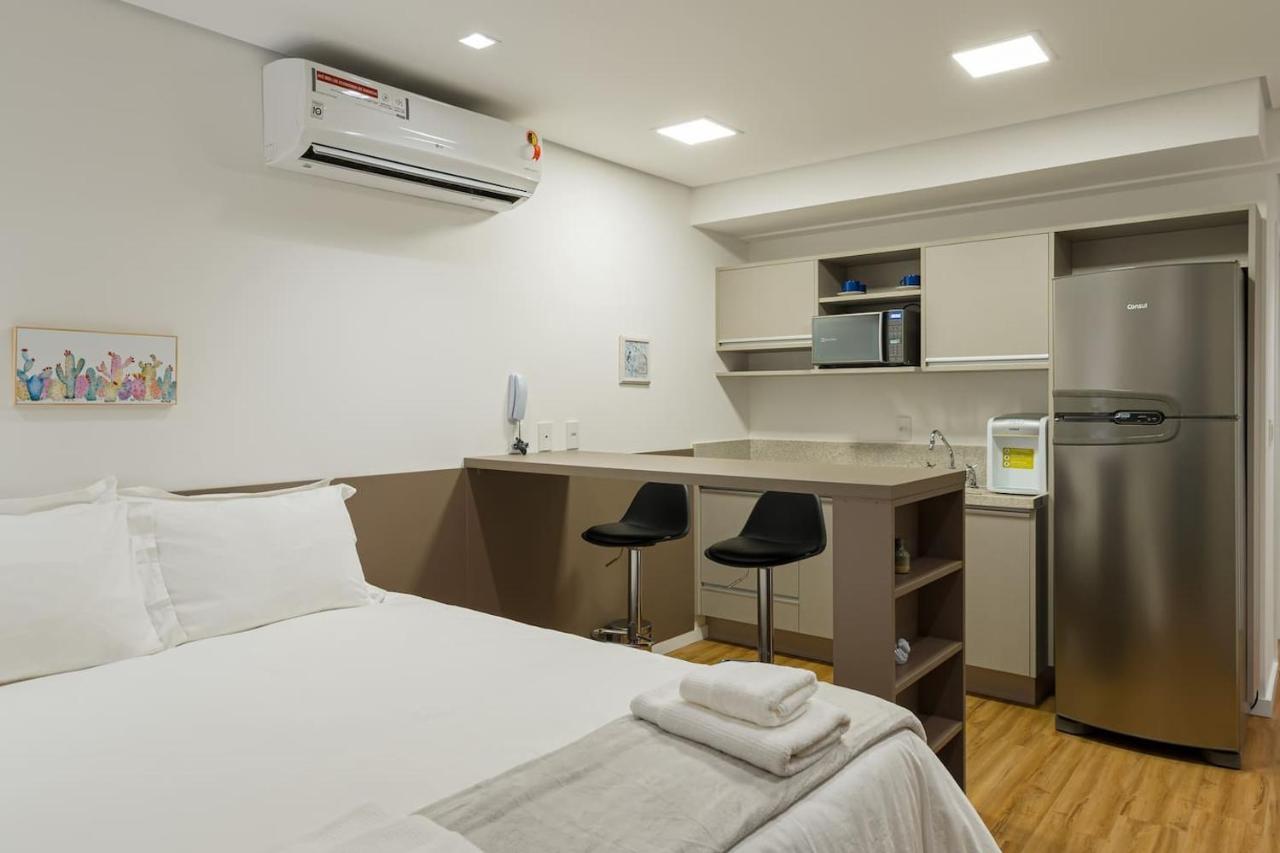 Apartamento BHomy Bela Vista Com AC Próximo Centro APM1610 *