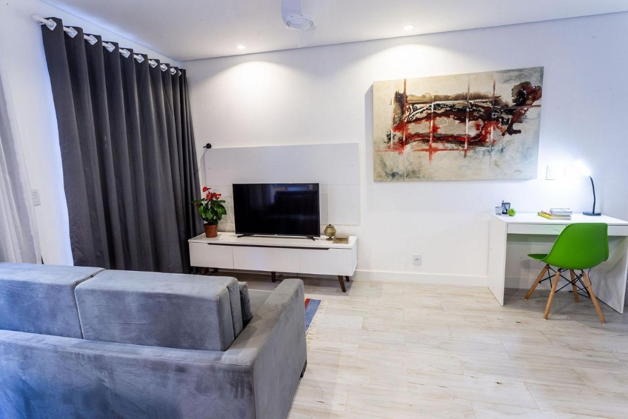 Apartamento Com Quintal Em Alto De Pinheiros *