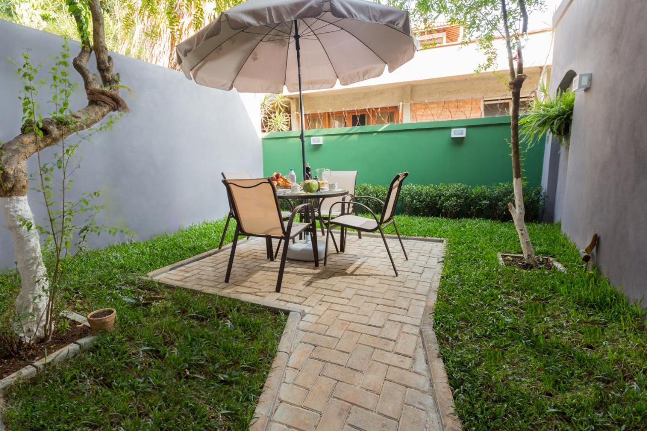 Com Quintal Em Alto De Pinheiros