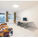 Quarto Inteiro no Campo Belo perto do consulado dos EUA e Aeroporto de Congonhas