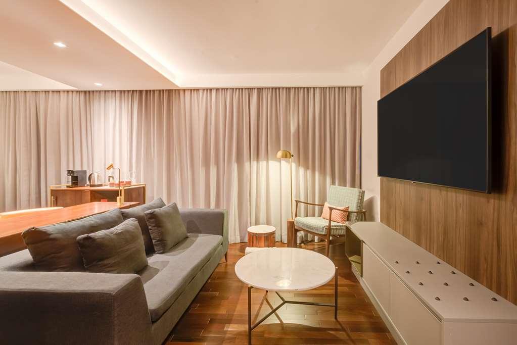Qoya Curio Collection By Hilton