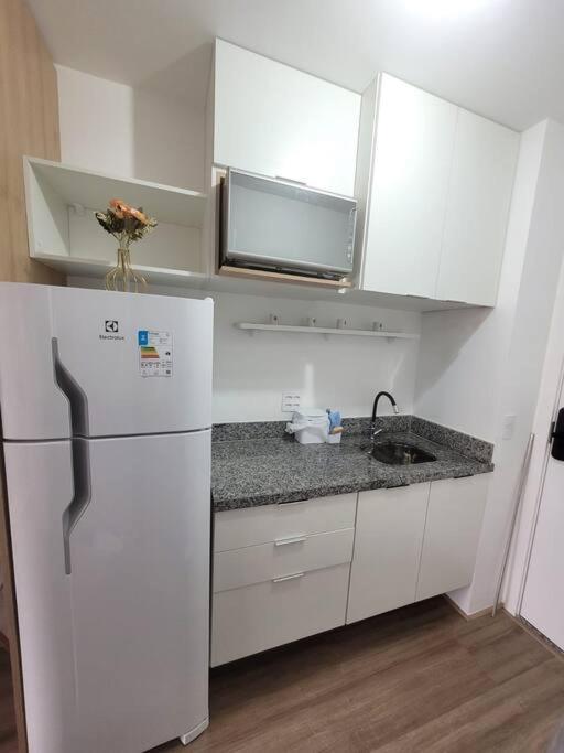 A 20 Passos Do Metro Belem Apartment *