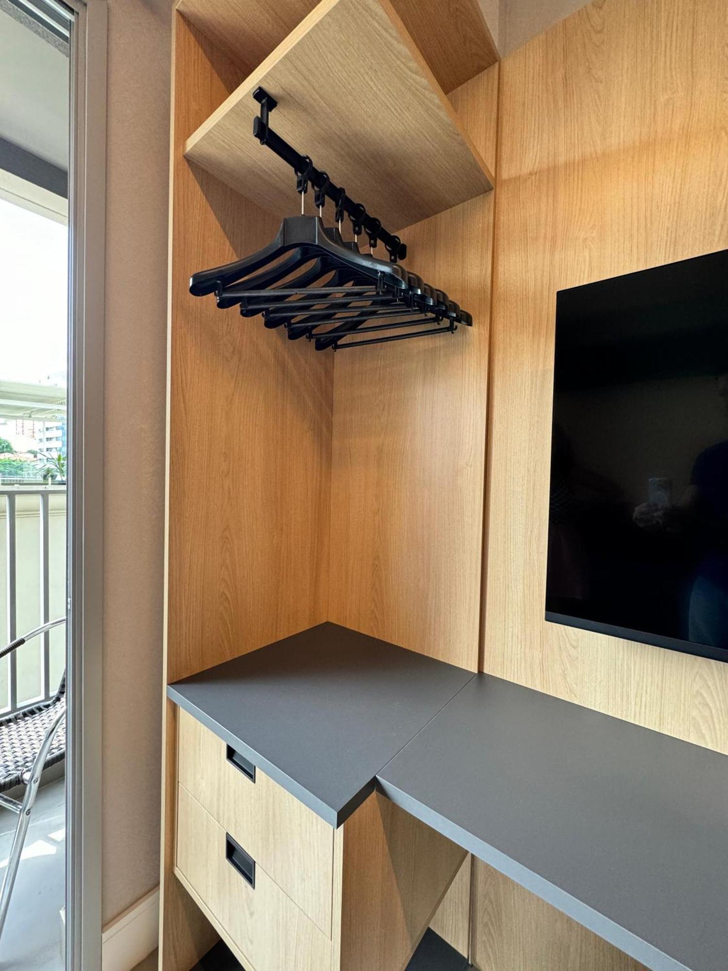 Apartamento Moderno Em Endereco Privilegiado, Trabalho E Lazer *