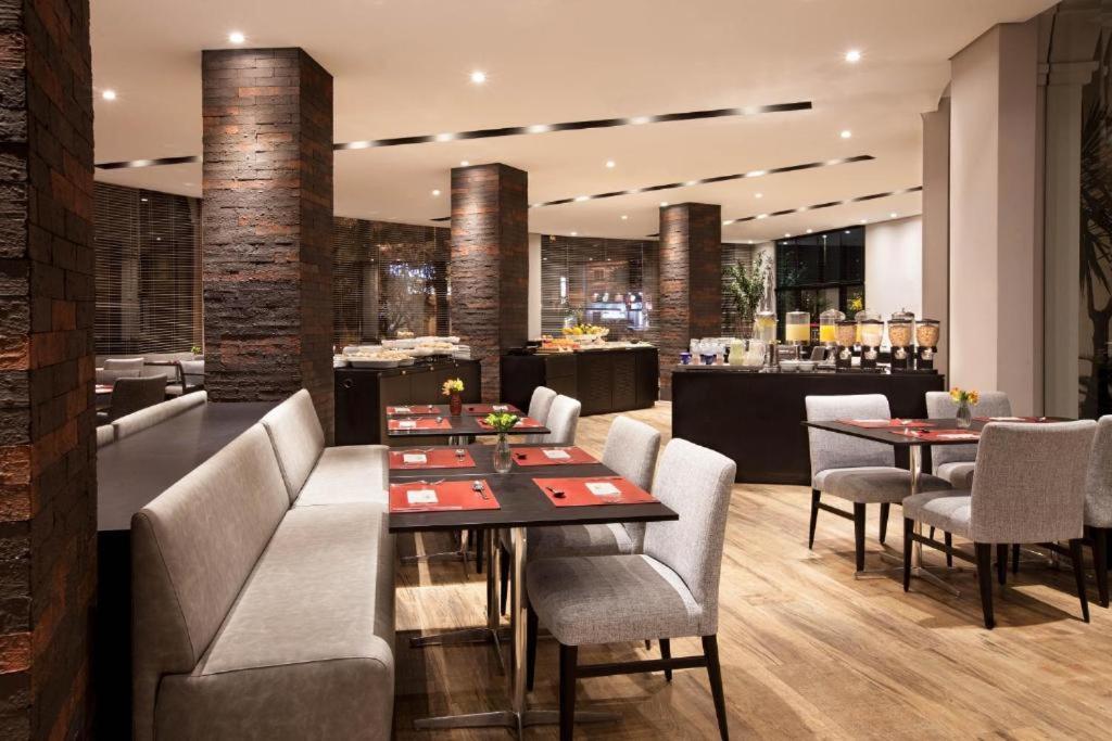 In Avenida Ibirapuera , Luxuoso , Custo Beneficio Apartment *