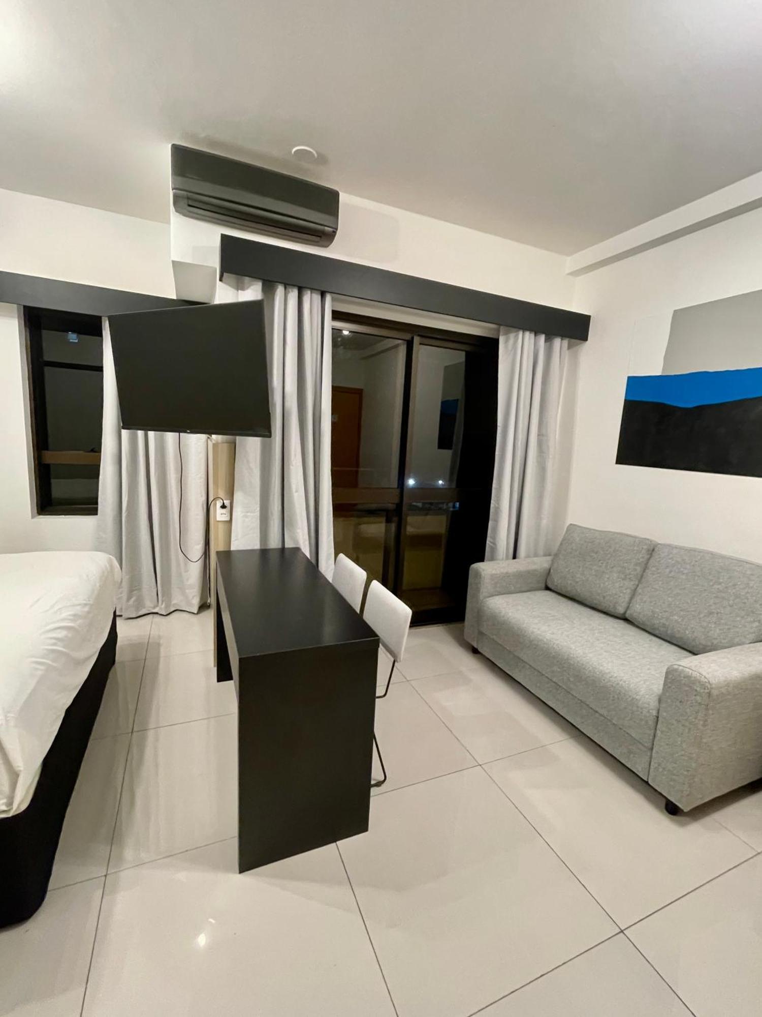 Apartamento Flat No Q. Paulista Nos Jardins, Com Sacada! *