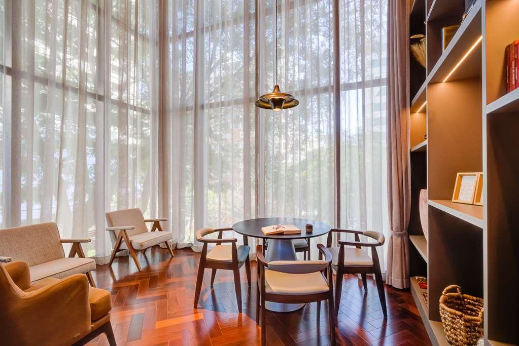 Qoya Curio Collection By Hilton