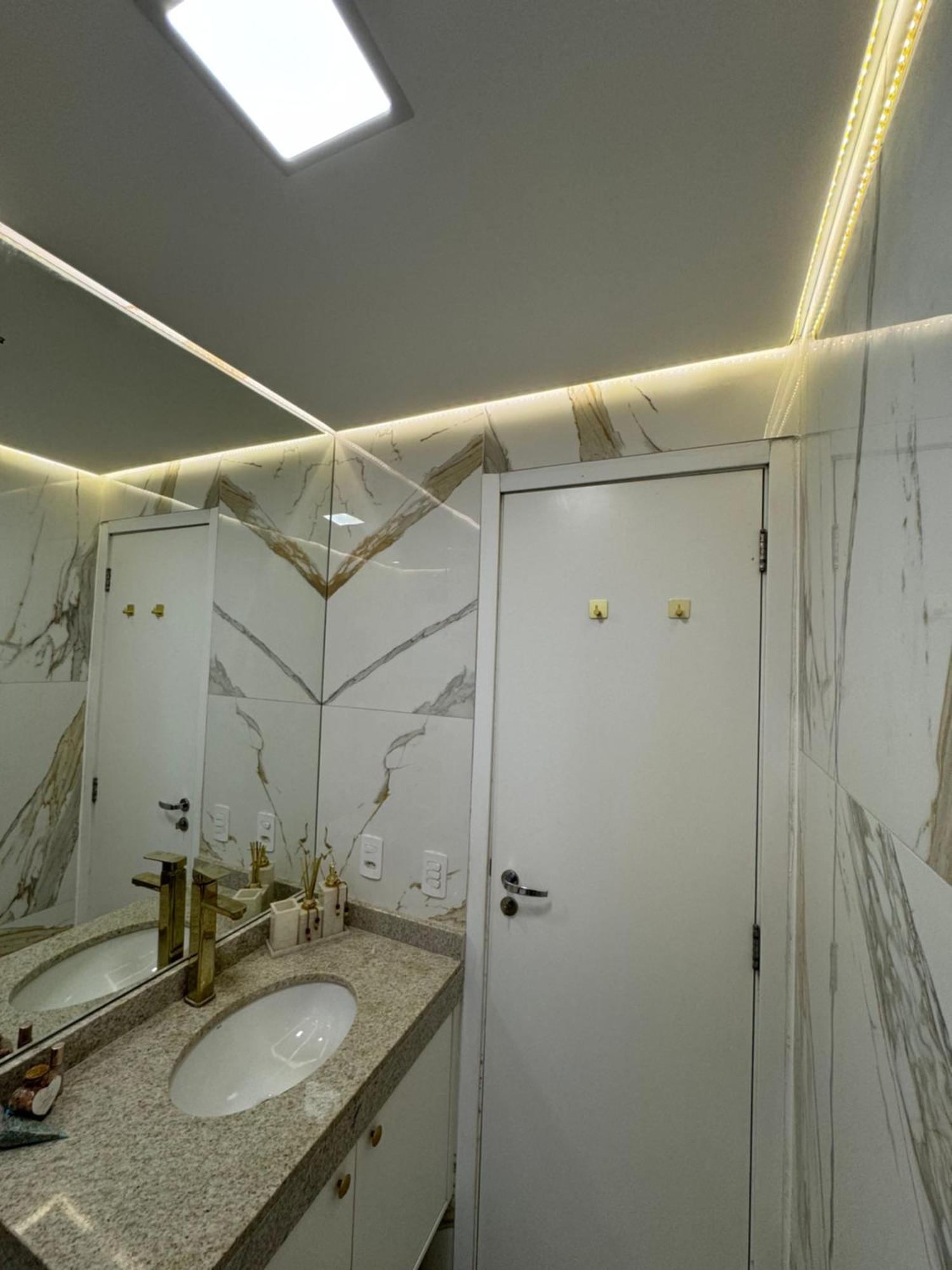 Em Centro Apartment *
