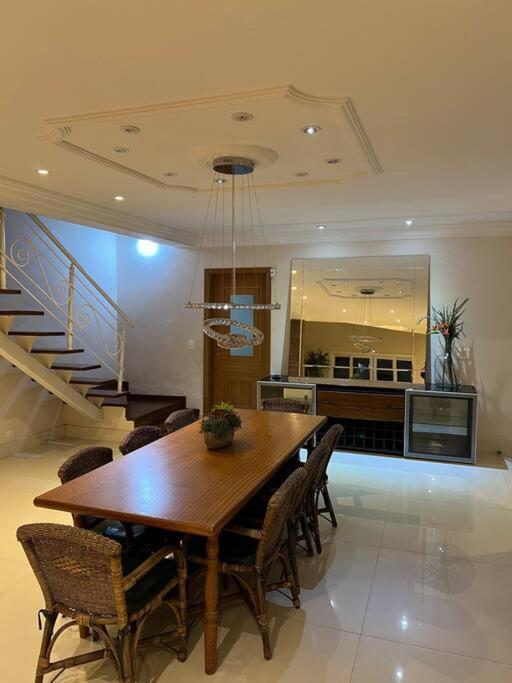 Mansao Com Piscina Holiday home *
