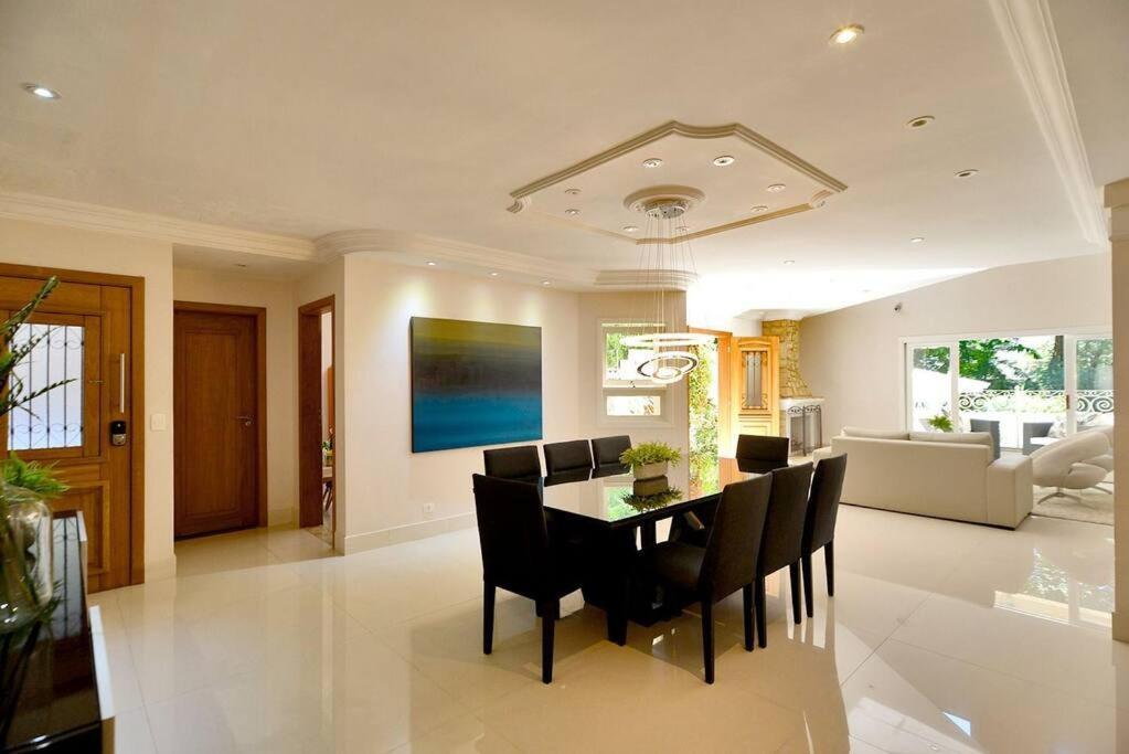 Mansao Com Piscina Holiday home *