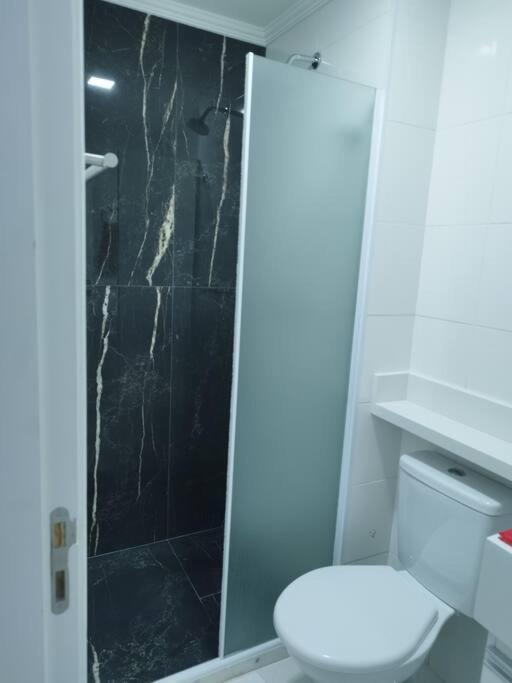 Ape Prox Ao Metro, Com Garagem E 2 Quartos *
