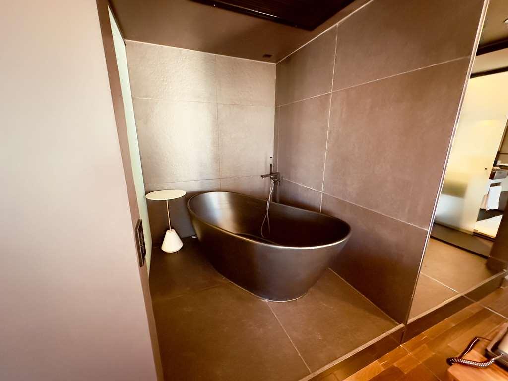 Qoya Curio Collection By Hilton
