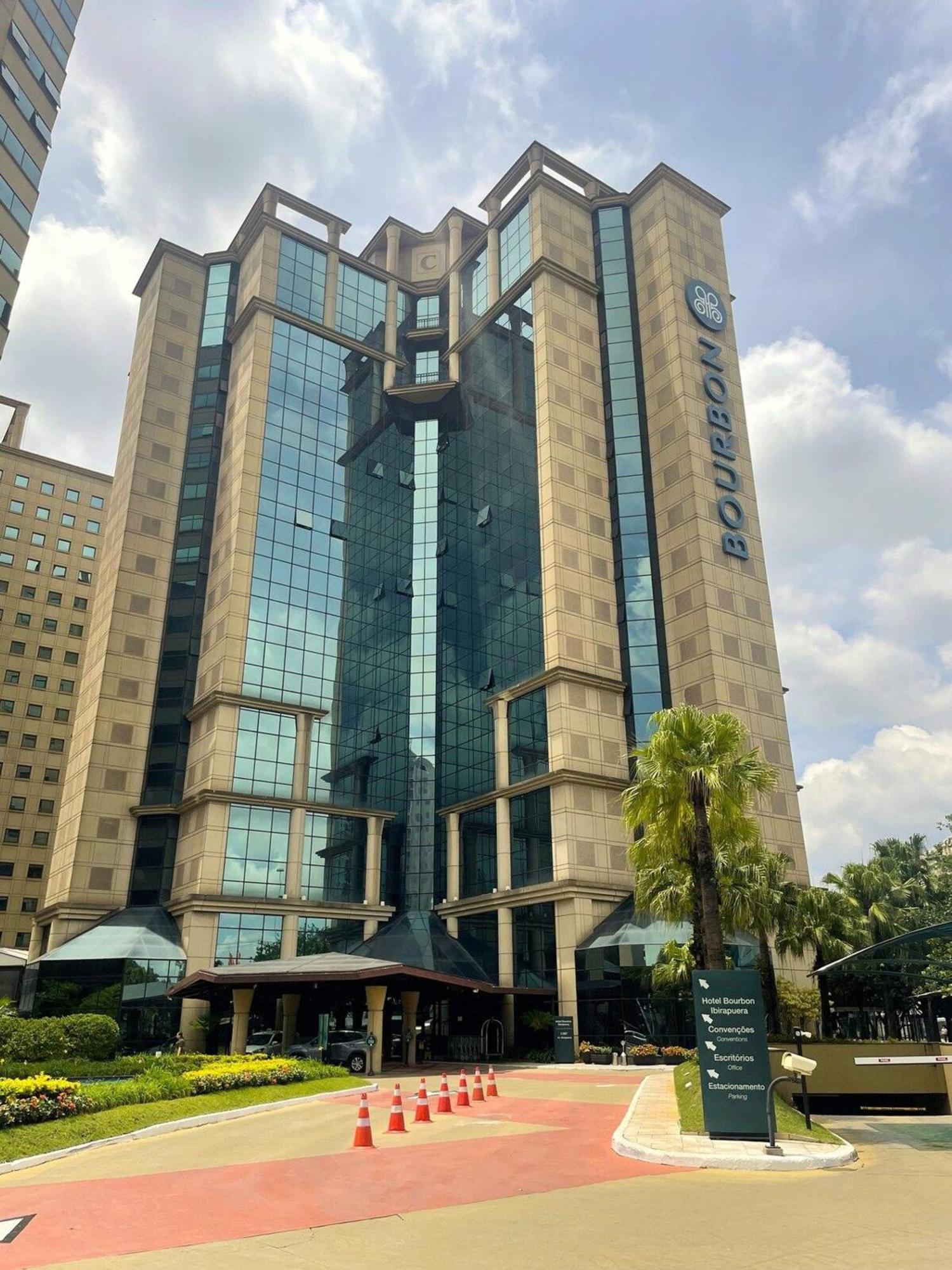 Flat 422 - Avenida Ibirapuera, Moema - *