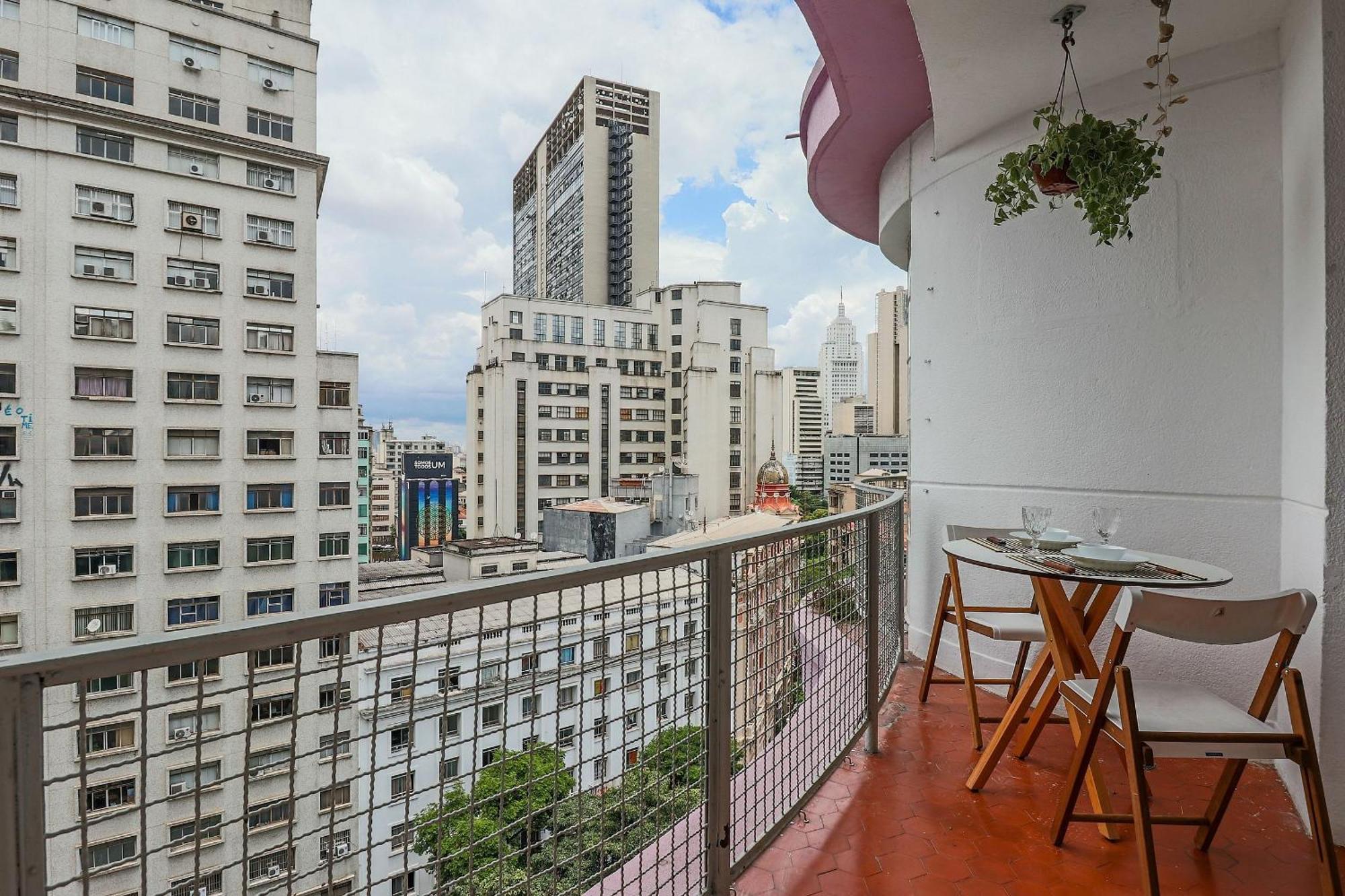 A/c Em Amplo Apto Com Varanda No Centro De Sp Apartment