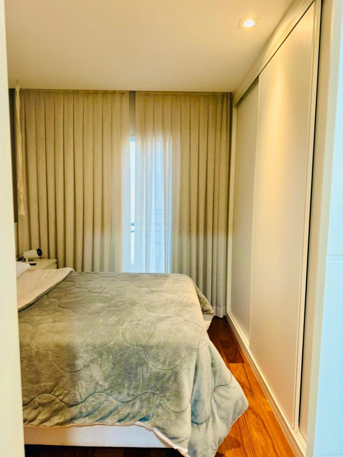 Lindo Casal Em Casa De Hospedagem domiciliar