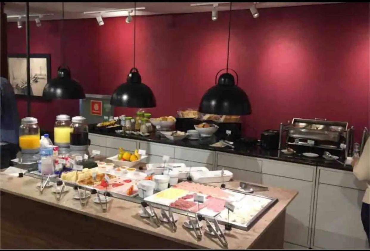 Aparthotel Em Com Cozinha - Ideal Familias *