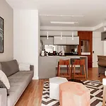 Apartamento estiloso com terraço privativo - Jardim Paulista