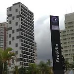 Brooklin Studios I Em frente ao metrô Brooklin
