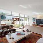 Becas House
