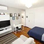 Kitnet mobiliada - 28m² - na Chácara Santo Antonio