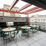 Casai Moema Studio lindo c/ piscina e academia