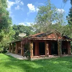 CHÁCARA CASA DO LAGO Muita natureza a 1h de SP!